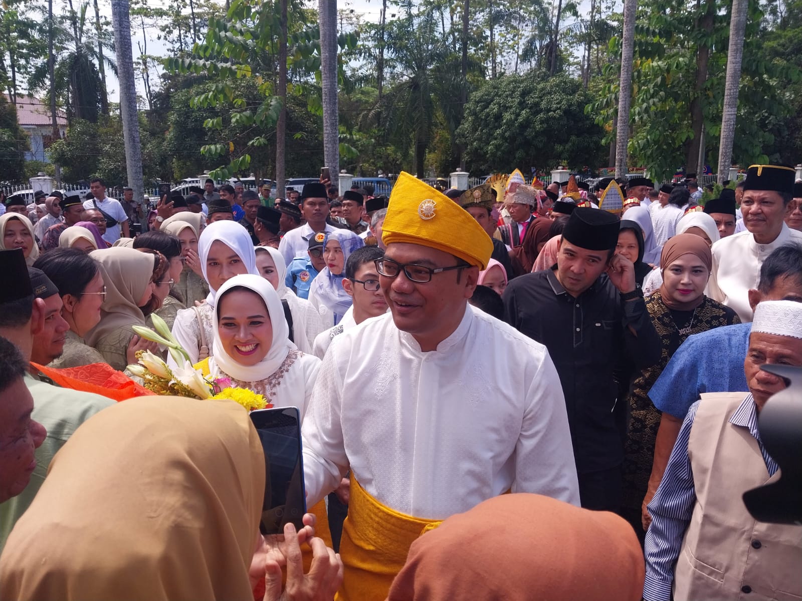 Seribuan Warga Sambut Kedatangan Bupati-Wakil Bupati Deliserdang Seribuan Warga Sambut Kedatangan Bupati-Wakil Bupati Deliserdang
