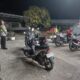 Personel Polsek jajaran Polresta Banda Aceh sedang melakukan pengamanan di sebuah masjid, sehingga menimbulkan rasa aman kepada warga yang melakukan ibadah shalat. (Waspada/Zafrullah)
