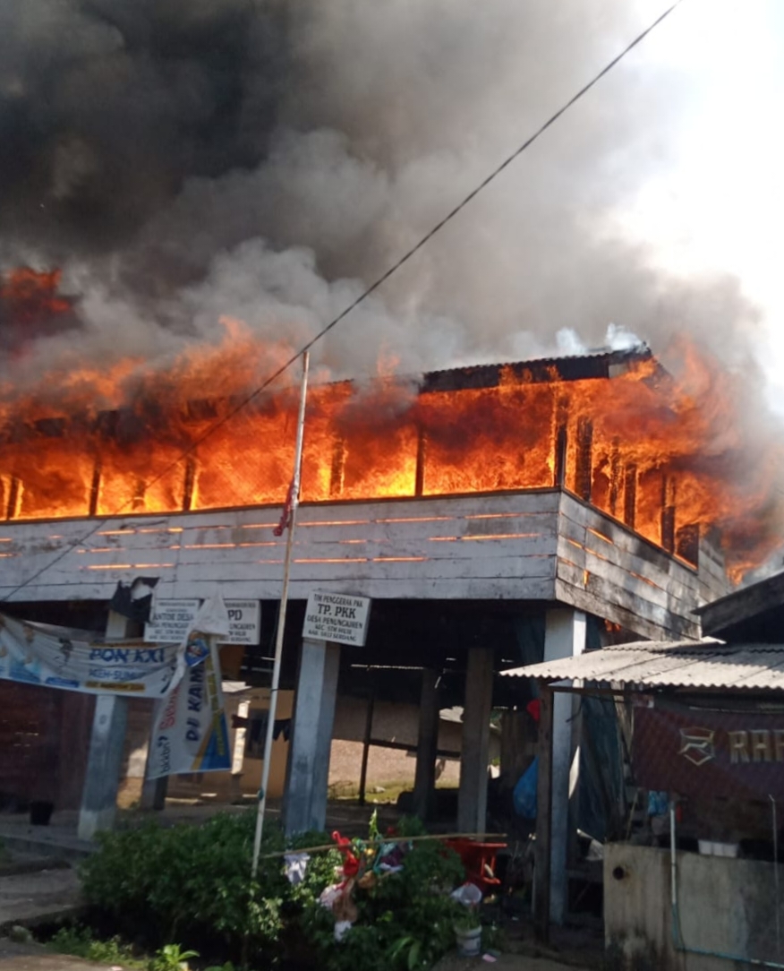 Kantor Desa Penungkiren Deliserdang Ludes Terbakar