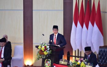 Wali Kota Medan Rico Tri Putra Bayu Waas sampaikan pidato perdana di rapat paripurna DPRD Kota Medan, Selasa (4/3). Waspada/Yuni Naibaho
