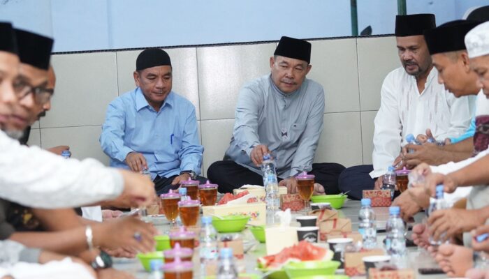Wakil Wali Kota Tebingtinggi Buka Puasa Bersama Masyarakat Di Masjid Raya Nur Addin