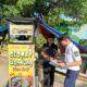 Petugas Dinas Perhubungan Langkat memberikan surat kepada pedagang takjil di Jalan Proklamasi Stabat agar tidak menggunakan badan jalan untuk berdagang demi mengurangi macat sore hari dan juga surat berisi agar pedagang tidak memberikan uang kepada juru parkir. Waspada/Ist
