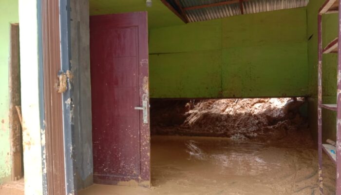 Hujan Deras, Rumah Di Lae Ikan Tertimbun Longsor
