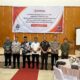 Komisioner Bawaslu Sumut dan Binjai, serta para narasumber foto bersama usai pelaksanaan rapat koordinasi evaluasi pengawasan. (Waspada/Ria Hamdani)