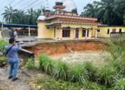 Hujan Deras Landa Labusel, Masjid Nurul Hikmah Torgamba Nyaris Roboh Diterjang Air