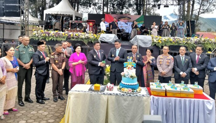 Wakil Bupati Simalungun Hadiri Perayaan Hari Jadi Ke-21 Kabupaten Samosir
