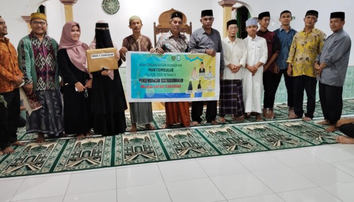 Tim Safari MAN 1 Simeulue Bukber Bersama Warga Sibao