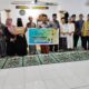 Tim Safari MAN 1 Simeulue foto bersama dengan warga saat acara Bukber bersama dengan Warga Sibao, Rabu (5/2) malam Kamis. Waspada/Rahmad