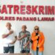 Silvia Soembarto, SH, MH saat mendampingi Sukarman mempertanyakan tindaklanjut kasus pengrusakan kebun sawit miliknya ke Mapolres Padanglawas.(Waspada/Ist)