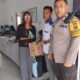Polres Pematangsiantar melalui Polsek Siantar Barat menugaskan Bhabinkamtimas Kel. Sipinggolpinggol Bripka Agus R menyampaikan pesan-pesan Kamtibmas kepada warga agar menjaga pluralisme di bulan suci Ramadhan 1446 H di kegiatan sosialisasi pembalut kain cuci ulang dan pembagian sabun cuci 450 ml secara gratis di Kantor Lurah Sipinggolpinggol, Jl. Enggang, Kamis (6/3) siang.(Waspada-Ist).