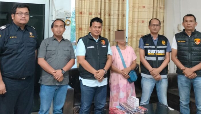 Polres P.Siantar Amankan Wanita Jual Rokok Tanpa Cukai