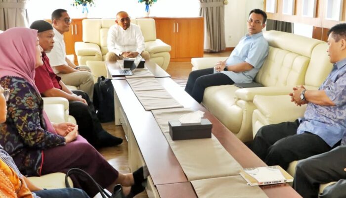 Tim Pengusung Tn Rondahaim Saragih Jadi Pahlawan Nasional Temui Bupati Simalungun