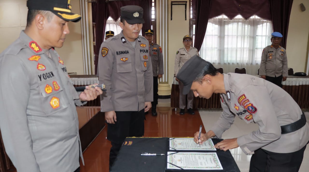 Kapolres P.Siantar Pimpin Penandatangan Pakta Integritas Dan Pengambilan Sumpah RIM Polri