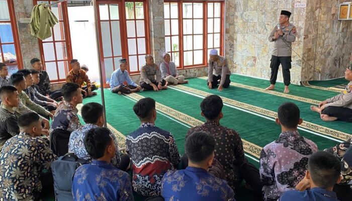 Kapolres P.Siantar Berikan Kultum Bagi Casis Polri