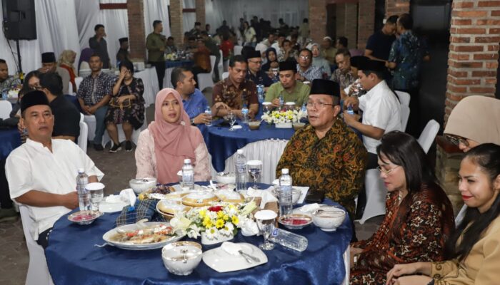 Wali Kota P.Siantar Buka Puasa Bersama Jajaran Pemko