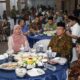 Wali Kota Pematangsiantar Wesly Silalahi dan Wakil Wali Kota Herlina buka puasa bersama jajaran Pemko di rumah dinas wali kota, Jl. MH. Sitorus, Jumat (7/3) malam.(Waspada-Ist).