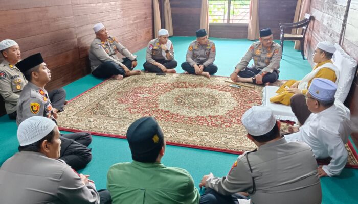 Kapolres Langkat Silaturahmi Ke Tuan Guru Besilam Babussalam