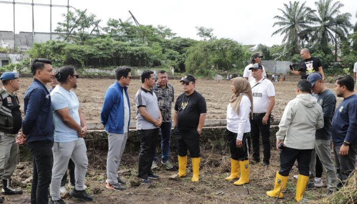 Wali Kota Tinjau Pembersihan Dan Pembenahan Stadion Sangnaualuh
