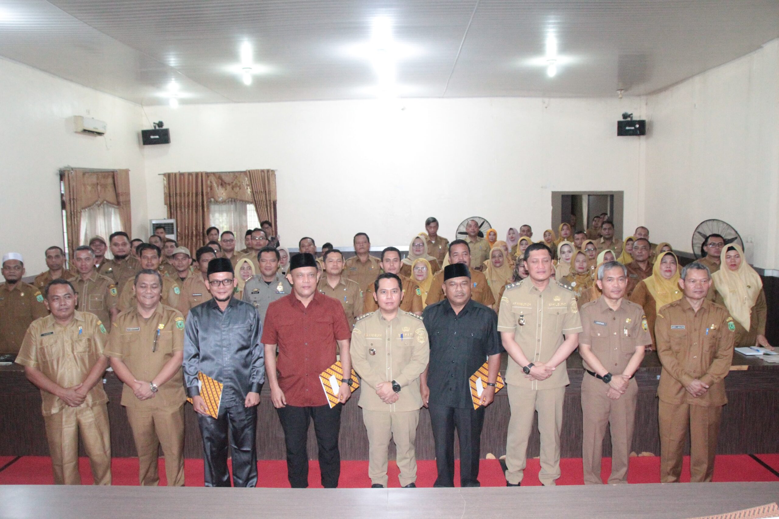 Donna Siregar, SH: Pengangkatan Tenaga Ahli Bupati Palas Berpotensi Cacat Hukum Donna Siregar, SH: Pengangkatan Tenaga Ahli Bupati Palas Berpotensi Cacat Hukum