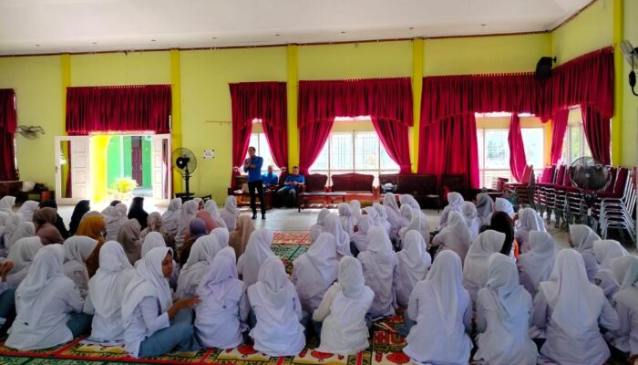 PWI Bersama Cabdin Safari Literasi Ramadan Ke SMKN 3 Langsa