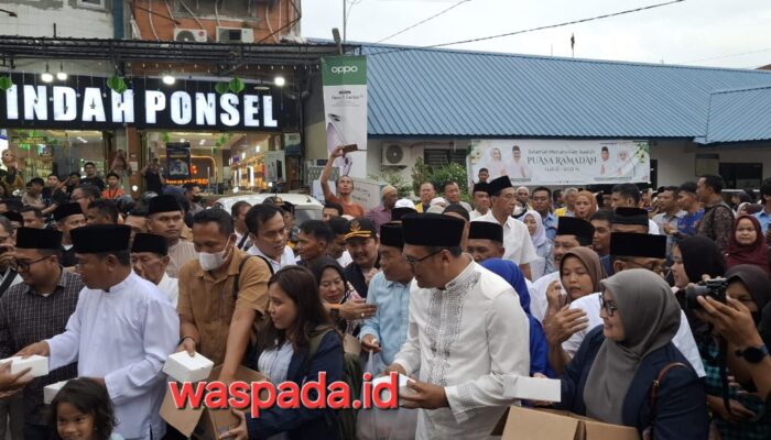 KONI Deliserdang Bagikan 5000 Takjil Di Tanjungmorawa
