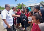 Asri Ludin Tambunan Bantu Perlengkapan Sekolah Anak Pesisir Pantai Labu