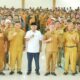 Bupati Simalungun Anton Saragih saat bersama para Camat, Pangulu dan Perangkat Nagori dalam kegiatan Fasilitasi Penyusunan Perencanaan Pembangunan Nagori di Aula T Djohan Garingging Simalungun City Hotel, Pematangraya, Selasa (11/3).(Waspada/ist).