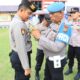 Tim Bidpropam Poldasu dan Bidpropam Polres L.Batu memeriksa para personel. (Waspada /Ist)