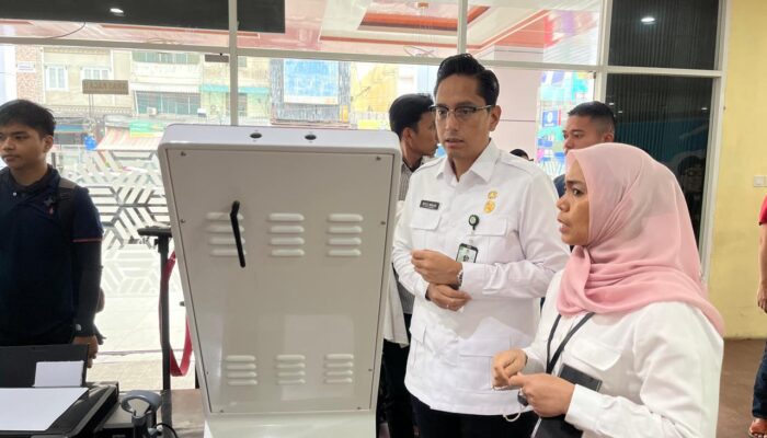 Rico Waas Sidak Mal Pelayanan Publik, Baru 5 Menit Pelayanan Online KTP Dibuka, Langsung Habis