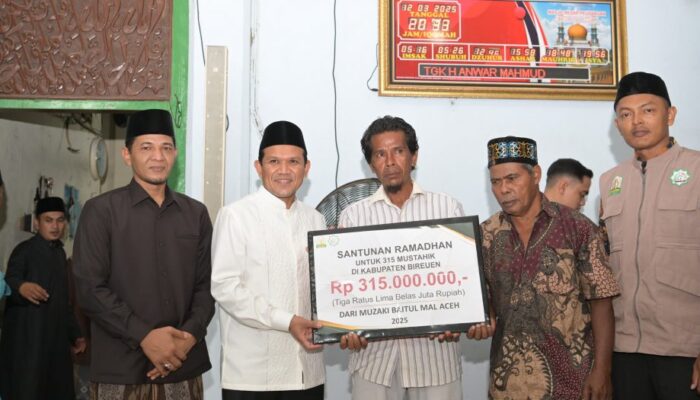 Safari Ramadhan Di Masjid Besar Peusangan, Wagub Tinjau Progres Pembangunan Dan Salurkan Bantuan