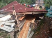 Tak Kunjung Dapat Perhatian, Rumah Fakir Itu Akhirnya Ambruk