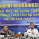KADISHUB Sumut, Dr. Agustinus Panjaitan (kanan) menyampaikan keterangan pada acara Rapat Kordinasi Kesiapan Ops "Ketupat Toba-2025" Bidang Lalu Lintas dan Angkutan Jalan di Medan, Kamis (13/3). Waspada/Ist