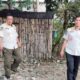 Satpol PP Pemko Pematangsiantar mengimbau dan melakukan pendekatan persuasif kepada warga pemilik kios dan kandang ayam agar membongkarnya dan warga pemilik bangunan membongkar sendiri bangunan liar di seputaran stadion Sangnaualuh, Kamis (13/3).(Waspada-Ist).