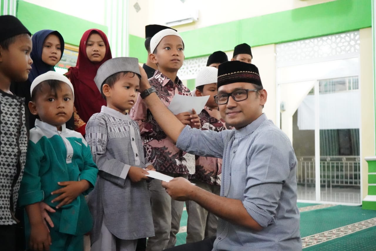 Inalum Ajak Anak Yatim Belanja Pakaian Lebaran Inalum Ajak Anak Yatim Belanja Pakaian Lebaran