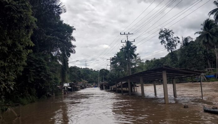 Tapsel Dilanda Banjir Kiriman Sidimpuan