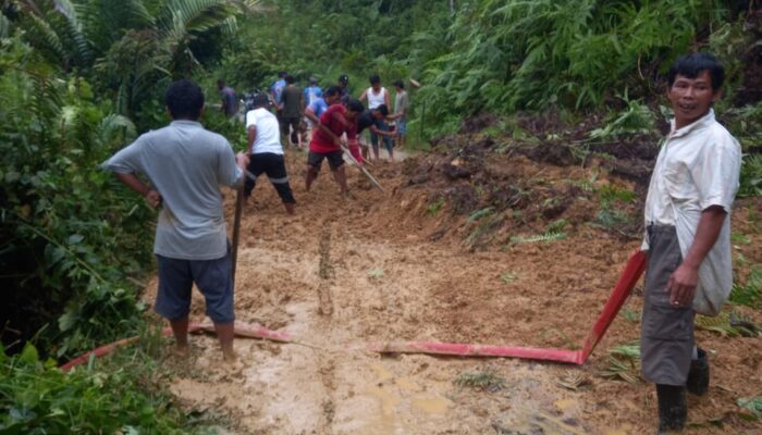 Intensitas Hujan Tinggi, Pakkat Dilanda Longsor dan Banjir