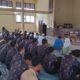 Ratusan pelajar SMKN 2 Langsa terlihat antusias ikuti literasi Ramadhan oleh PWI Kota Langsa, di aula sekolah setempat, Jumat (14/3). Waspada/Ist
