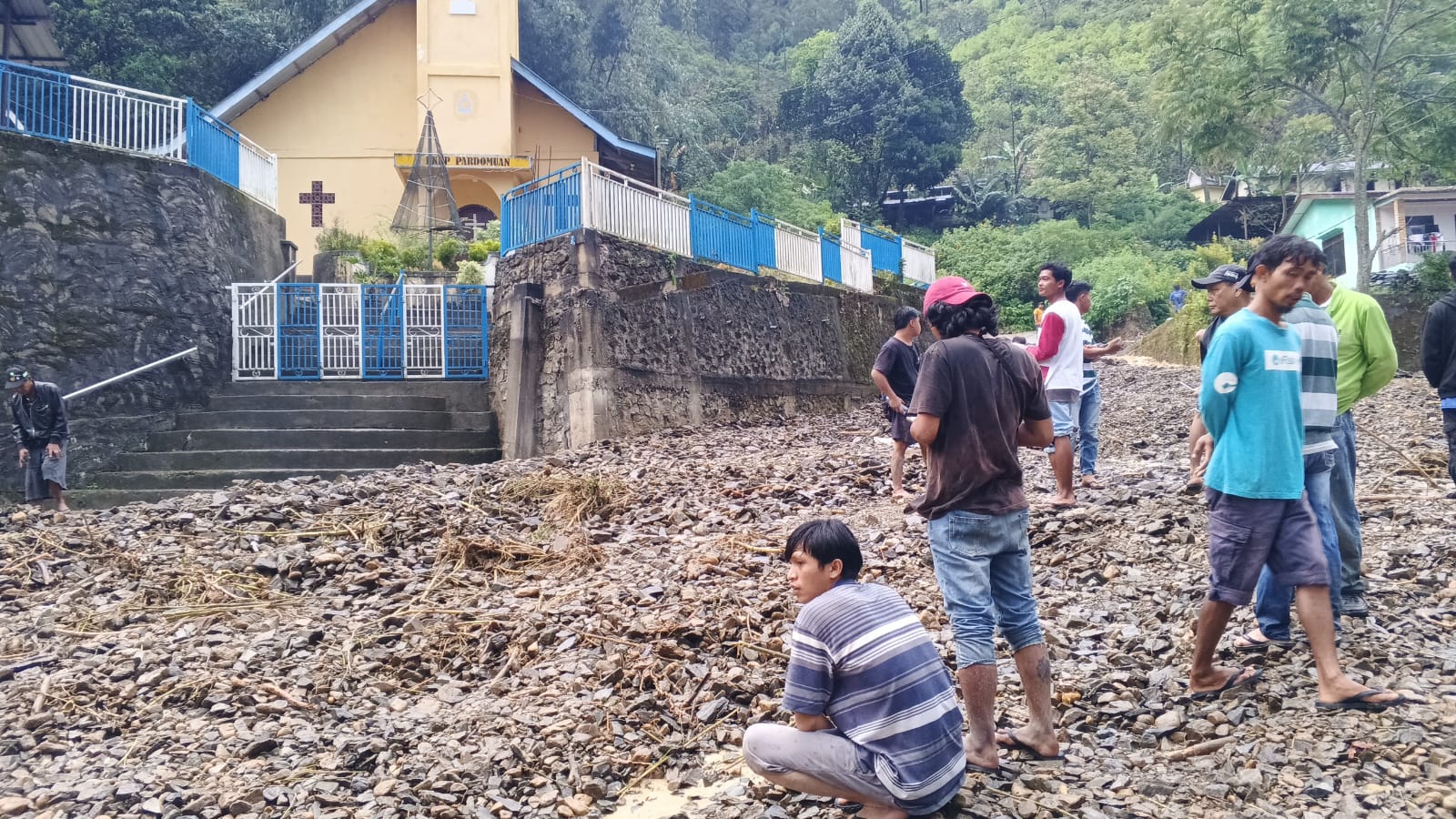 Kota Wisata Parapat Diterjang Banjir, Warga Panik Kota Wisata Parapat Diterjang Banjir, Warga Panik