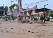 Kota Wisata Parapat Diterjang Banjir, Warga Panik