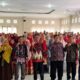 Rektor UM Tapsel, Muhammad Darwis, M.Pd (5 kiri), Tim Pengembang Majelis Diktilitbang PP Muhammadiyah Prof. Dr Suparman, M.Si, DEA (5 kanan), Ketua BPH UM Tapsel, Dr. Muhsana Pasaribu, MA (4 kiri) dan Wakil Rektor foto bersama dengan peserta penyusunan dokumen. Waspada/ist