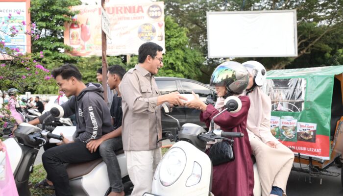 Ketua DPRK Banda Aceh Bagikan Seribu Takjil