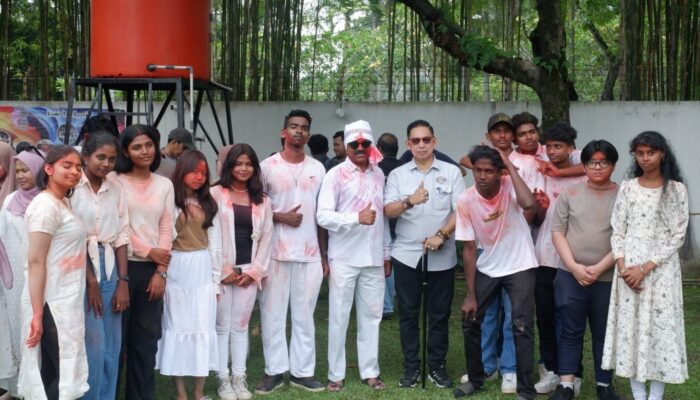 Aneka Tepung Warna Bertebar Menghiasi Festival Holi Di Konsulat India Medan