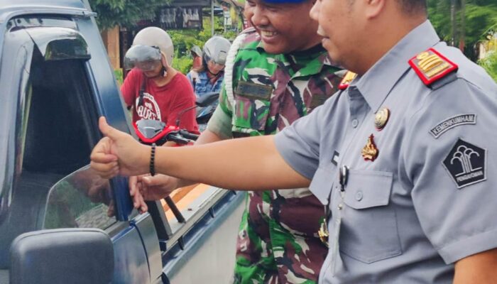 Rutan Bersama Subdenpom 1/2-2 Tarutung Bersih-bersih Rumah Ibadah Dan Bagi Takjil