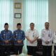 Wali Kota Tebingtinggi, H Iman Irdian Saragih didampingi Wakil Wali Kota, H Chairil Mukmin Tambunan saat foto bersama dengan Kakanwil Ditjen Imigrasi Sumut, Teodorus Simarmata. Waspada/Ist
