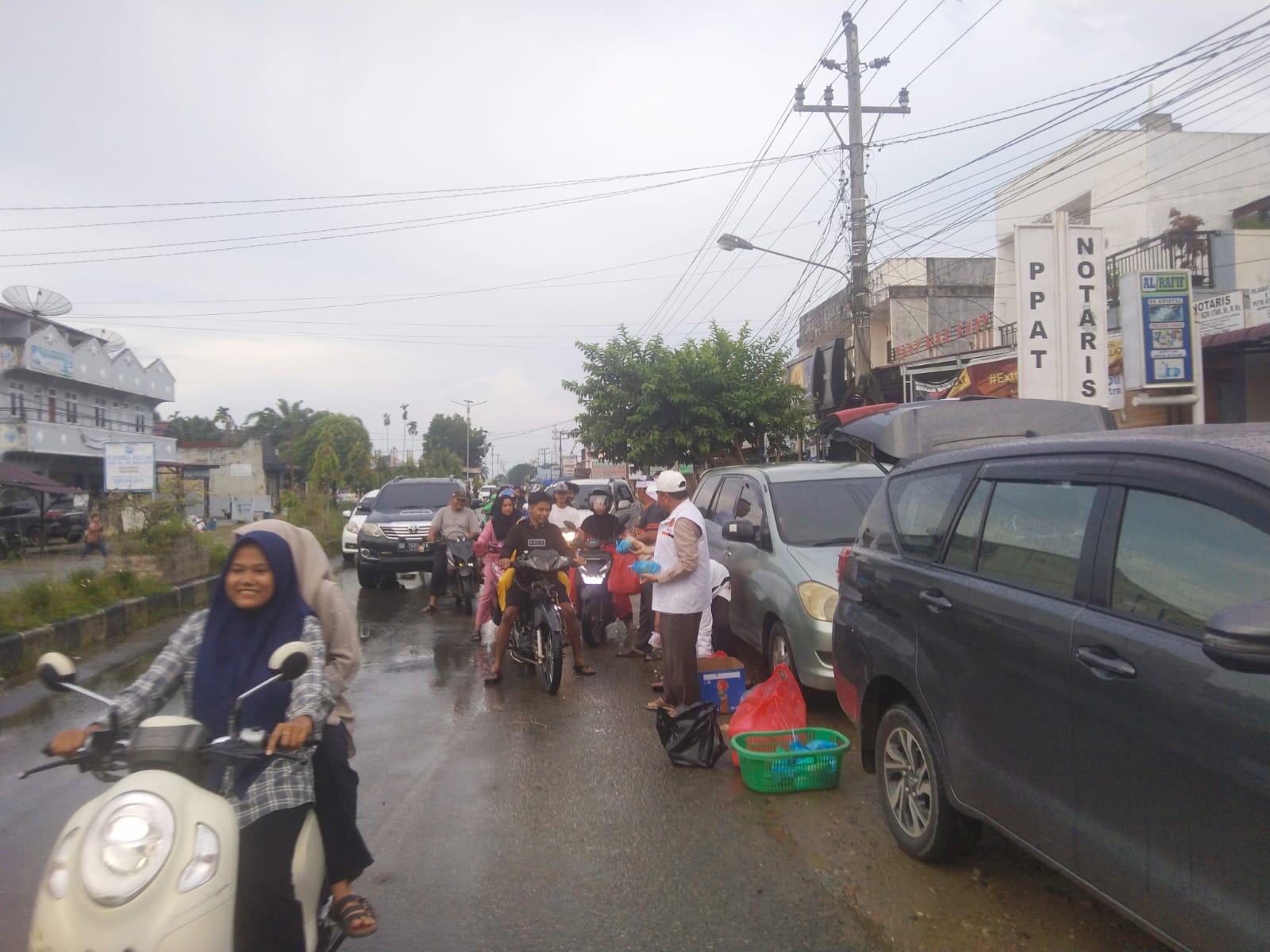 DPD PKS Palas Bagi-bagi 1.500 Paket Takjil DPD PKS Palas Bagi-bagi 1.500 Paket Takjil
