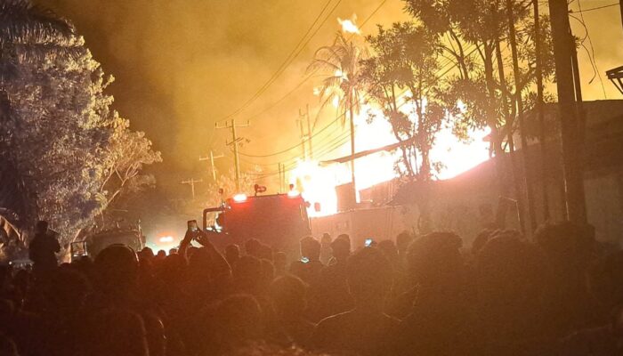 Gudang Kayu Di Kota Tebingtinggi Ludes Terbakar