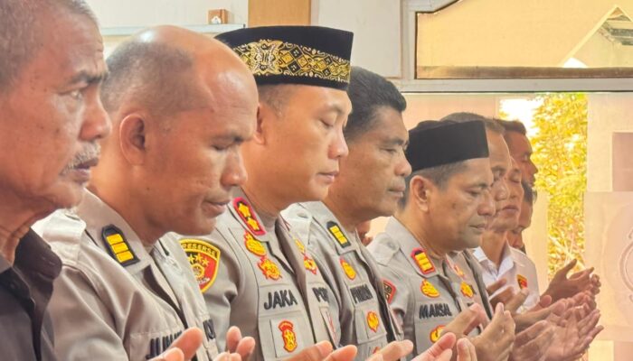 Keluarga Besar Polres Pidie Salat Ghaib Polisi Way Kanan Yang Gugur