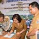 KAJARI Humbahas Dr. Noordien Kusumanegara bersama Direktur RSUD Doloksanggul, dr Tiar Lusiana teken nota kesepakatan bersama pencegahan pelanggaran hukum. Waspada/Andi Siregar