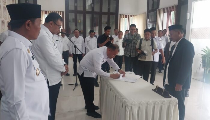Bupati Deliserdang Serahkan Lima Unit Mobil Dinas Pinjam Pakai Kepada Organisasi Keagamaan, KONI Dan Kepemudaan