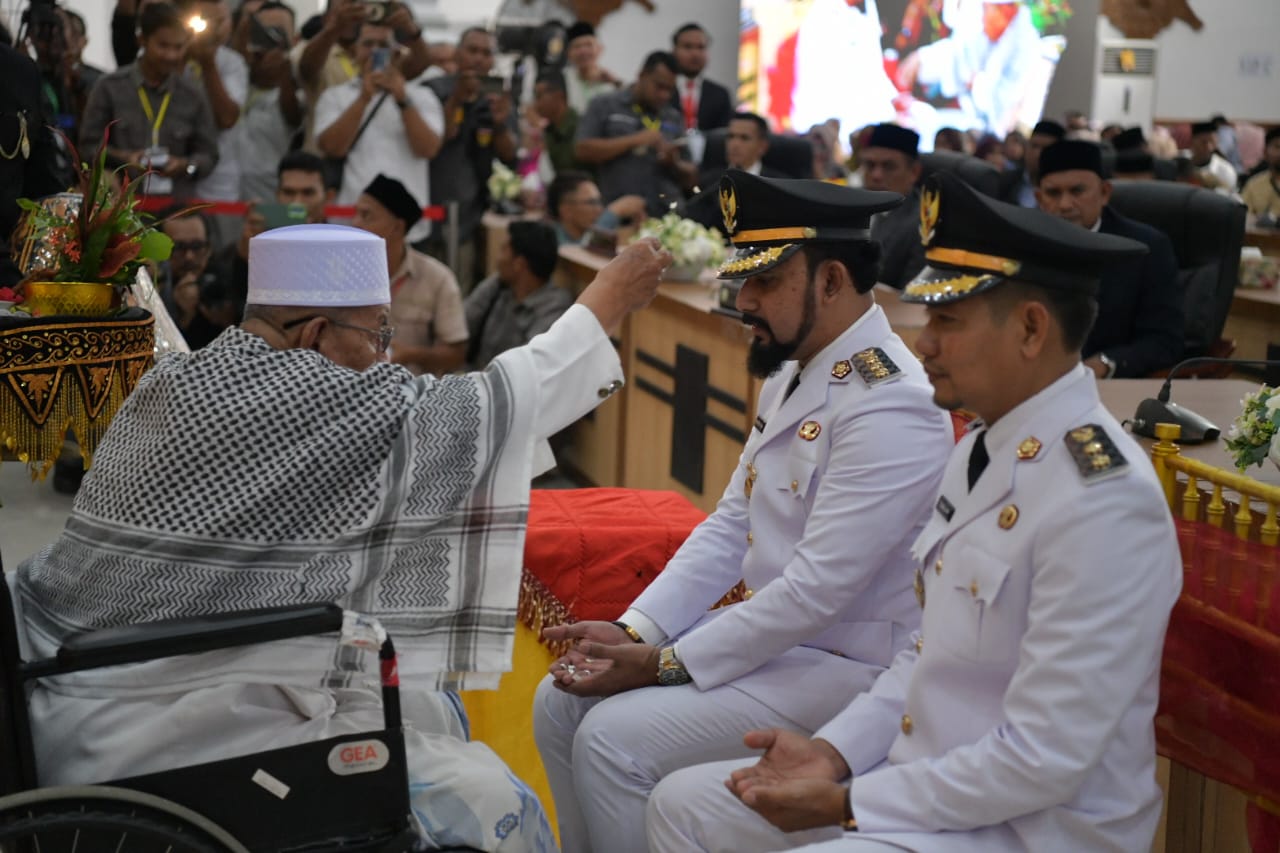Lantik Pasangan AZAN, Mualem Akan Tertibkan Perusahaan Sawit Lantik Pasangan AZAN, Mualem Akan Tertibkan Perusahaan Sawit